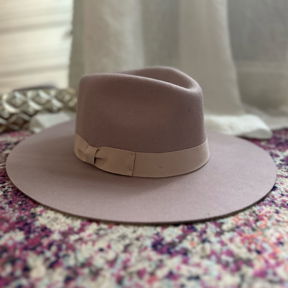 Wool hat perfect for winter! Soft purple gray w/ribbon accent. New without tags.